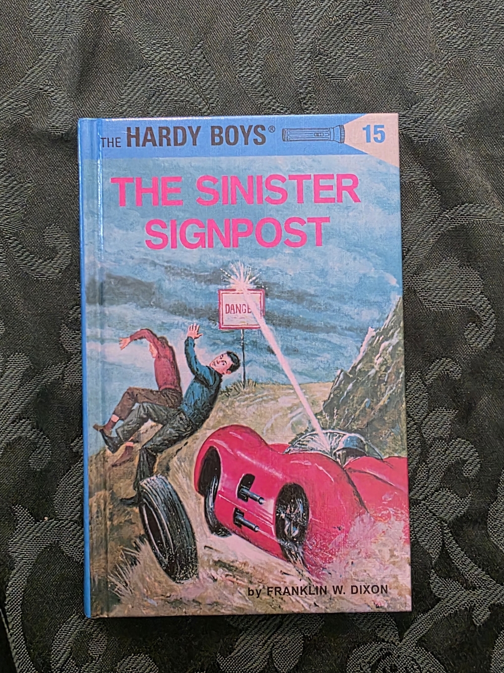 The Hardy Boys: The Sinister Signpost #15 Hardcover